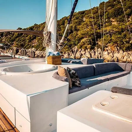 Πλωτό κατάλυμα Nautilus Kabin Kiralama Φετιγιέ